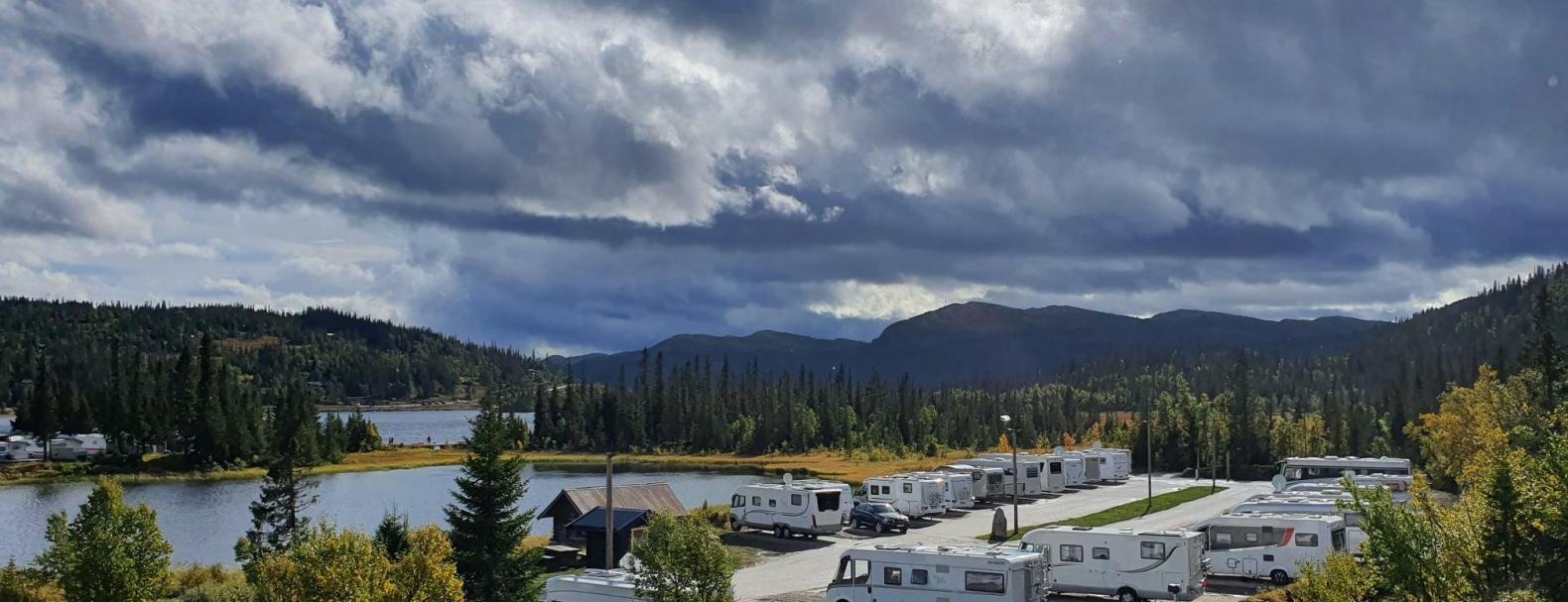 Campingvettreglene på engelsk, tysk og norsk