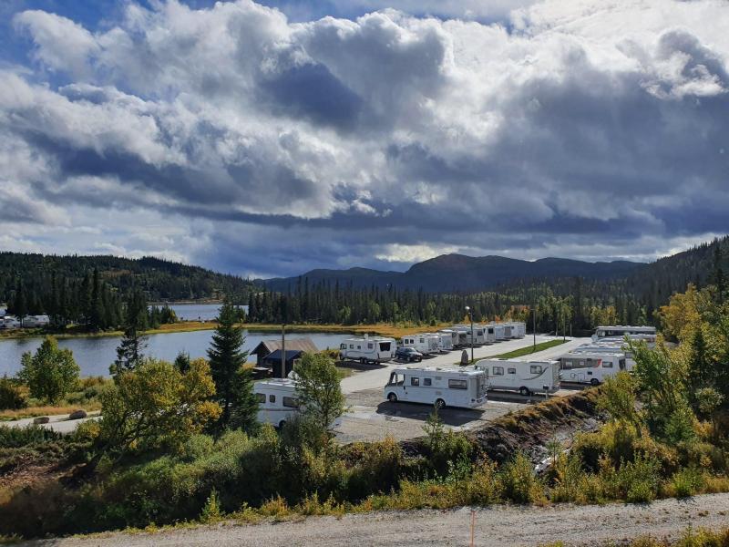 Campingvettreglene på engelsk, tysk og norsk