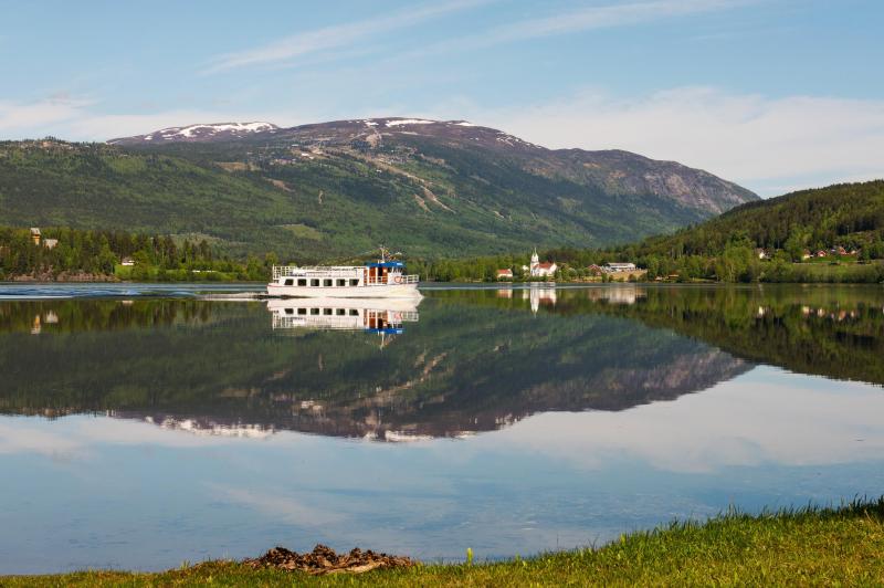 Tog, båt og eventyr